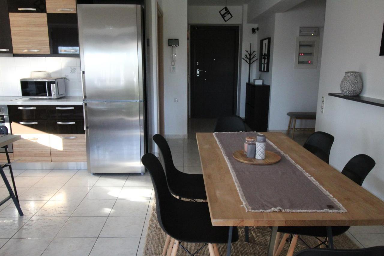 Lovely 2-Bedroom Apartment Атина Екстериор снимка