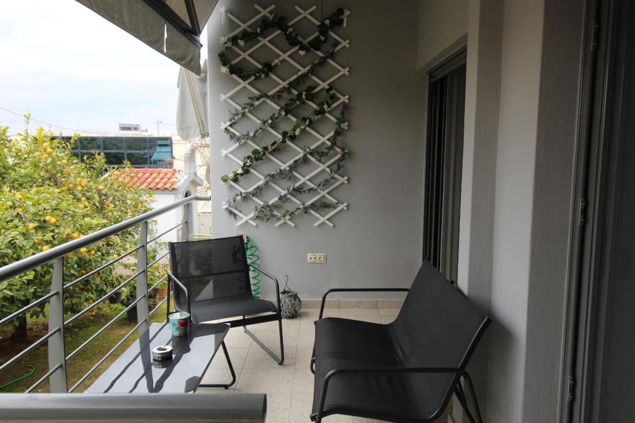 Lovely 2-Bedroom Apartment Атина Екстериор снимка
