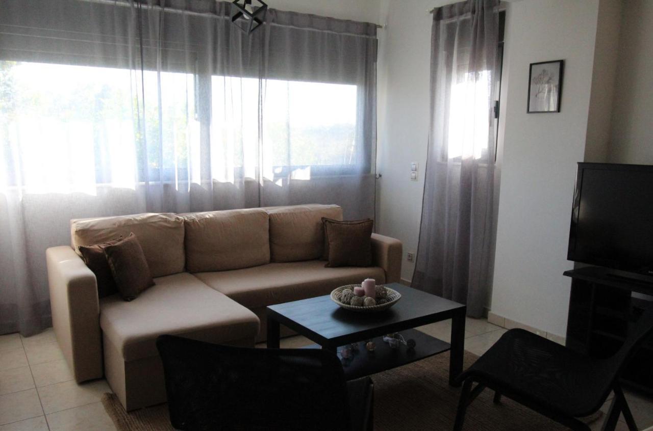 Lovely 2-Bedroom Apartment Атина Екстериор снимка