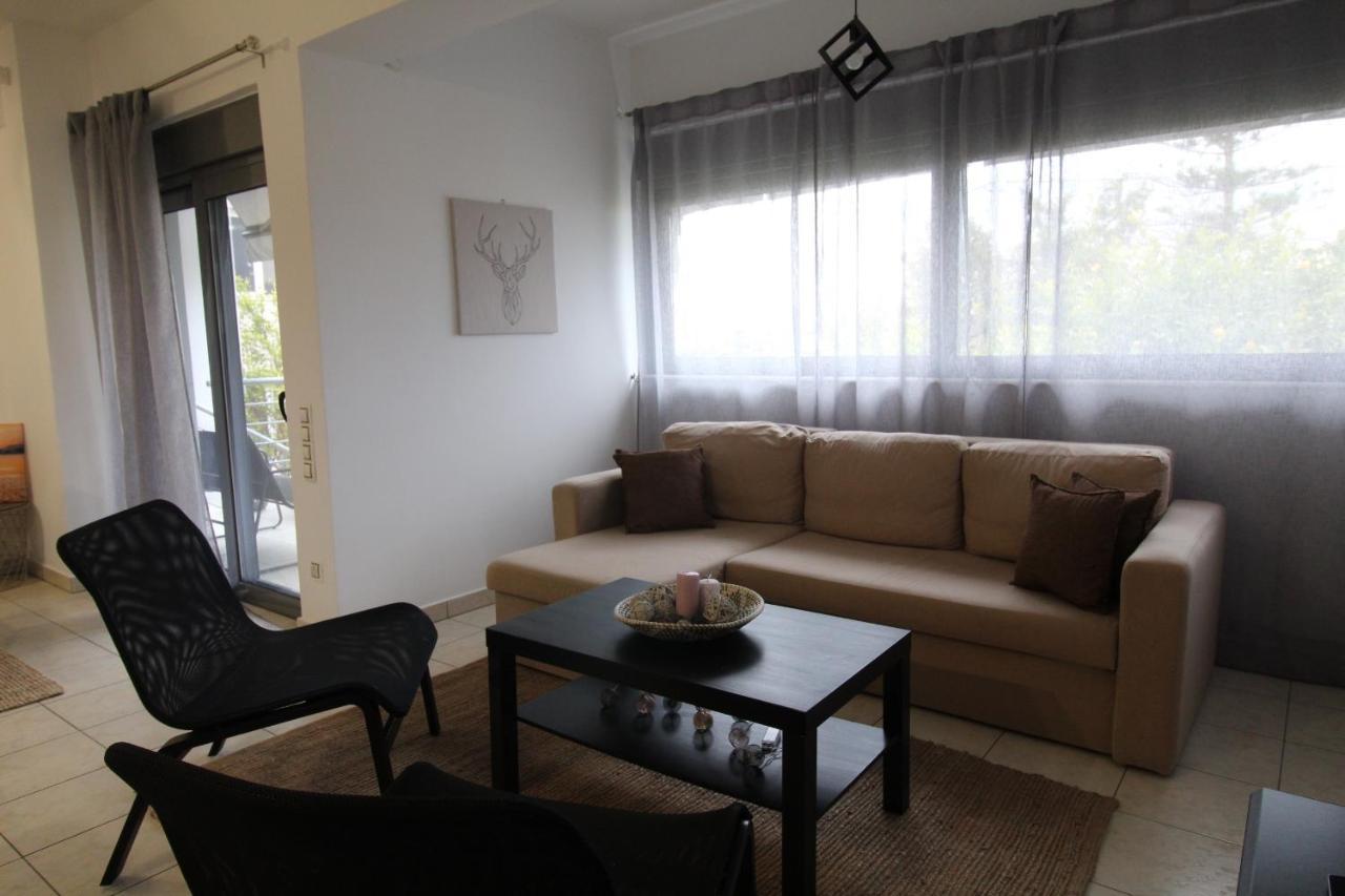 Lovely 2-Bedroom Apartment Атина Екстериор снимка