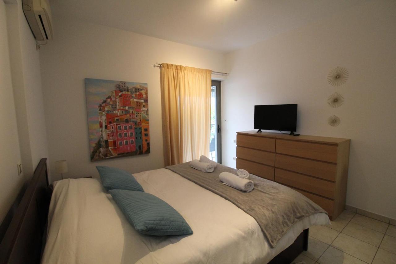 Lovely 2-Bedroom Apartment Атина Екстериор снимка
