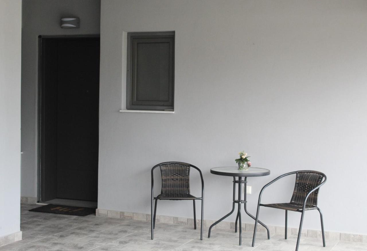 Lovely 2-Bedroom Apartment Атина Екстериор снимка